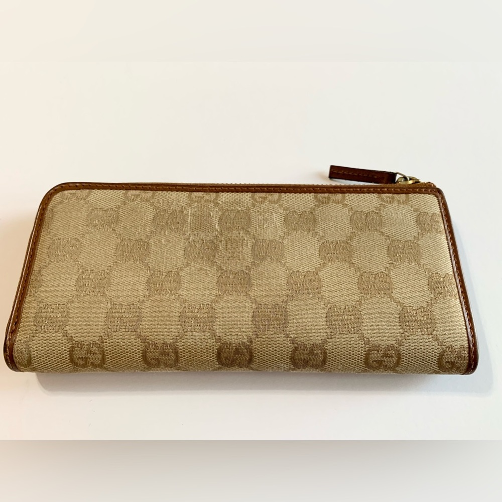 GUCCI LOGO ZIPPERED WALLET